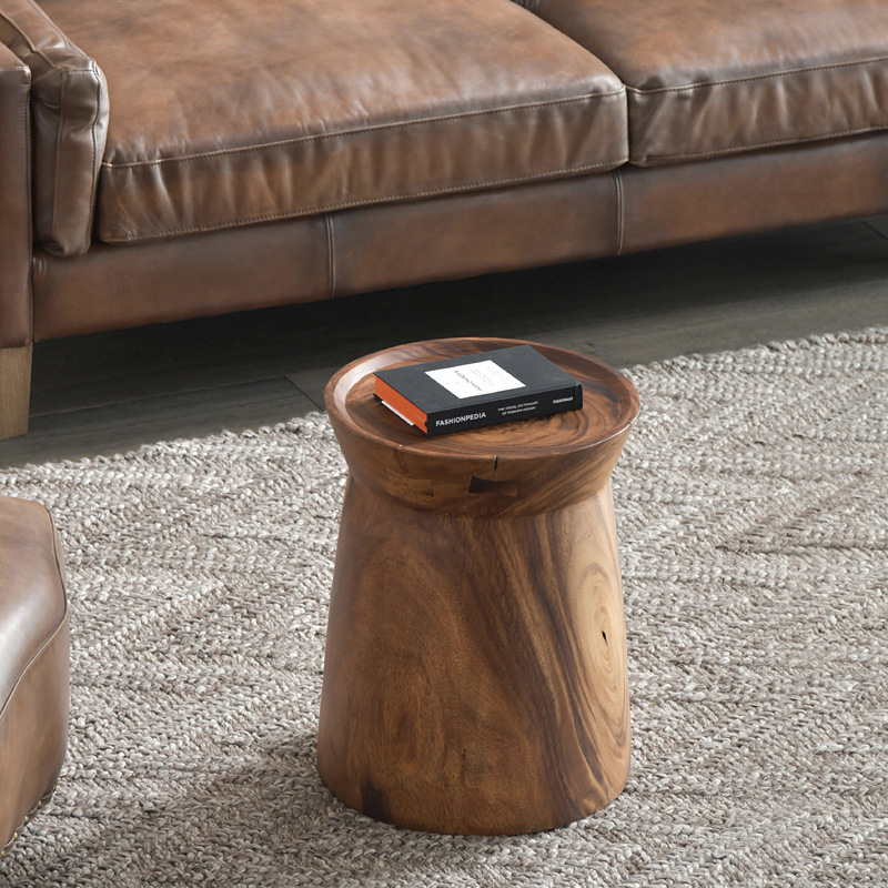 Outdoor Furniture Exhibition - Log pier walnoot buitenbed en ontbijtstronk